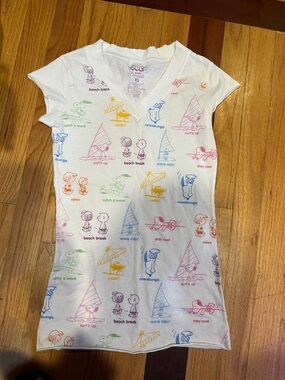 Peanuts White V-Neck Tee with Multicolor Snoopy & Friends Prints
